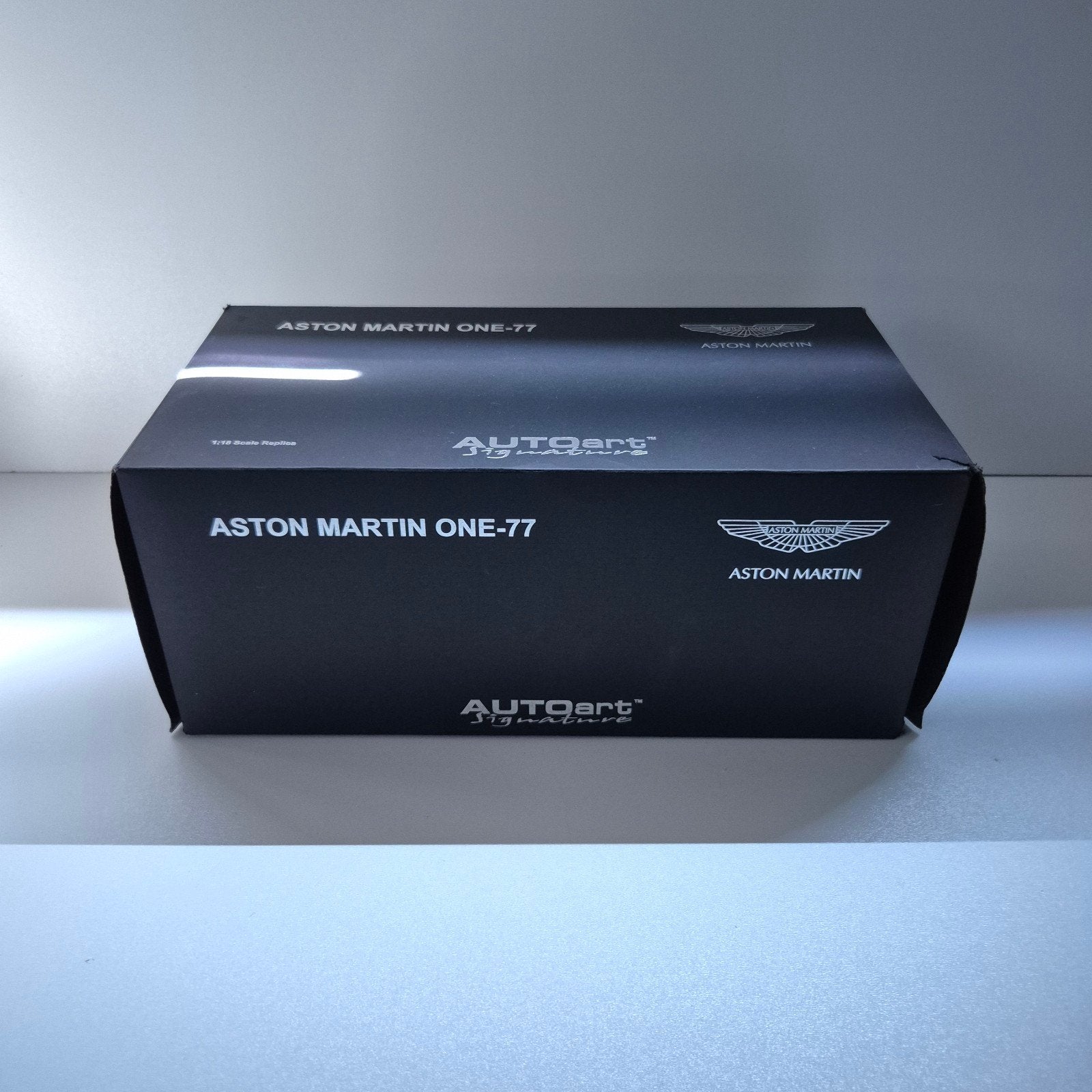 Autoart Aston Martin One-77 Schaal 1:18 Zwart, Auto, AutoArt, Ophalen of Verzenden, Zo goed als nieuw