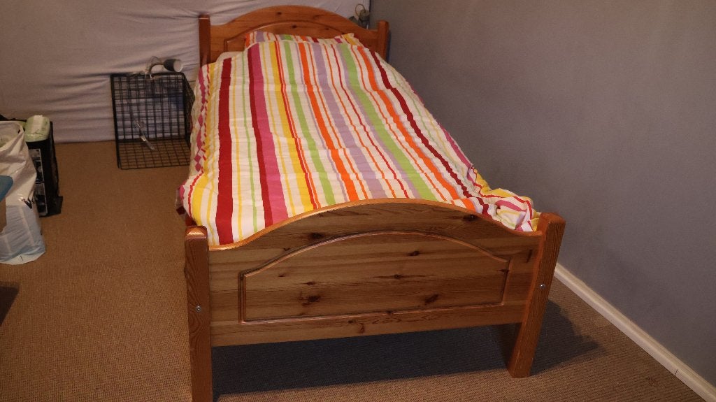 Bed,  éénpersoons, hout,, Huis en Inrichting, Slaapkamer | Bedden, Ophalen, Gebruikt, 90 cm, 200 cm