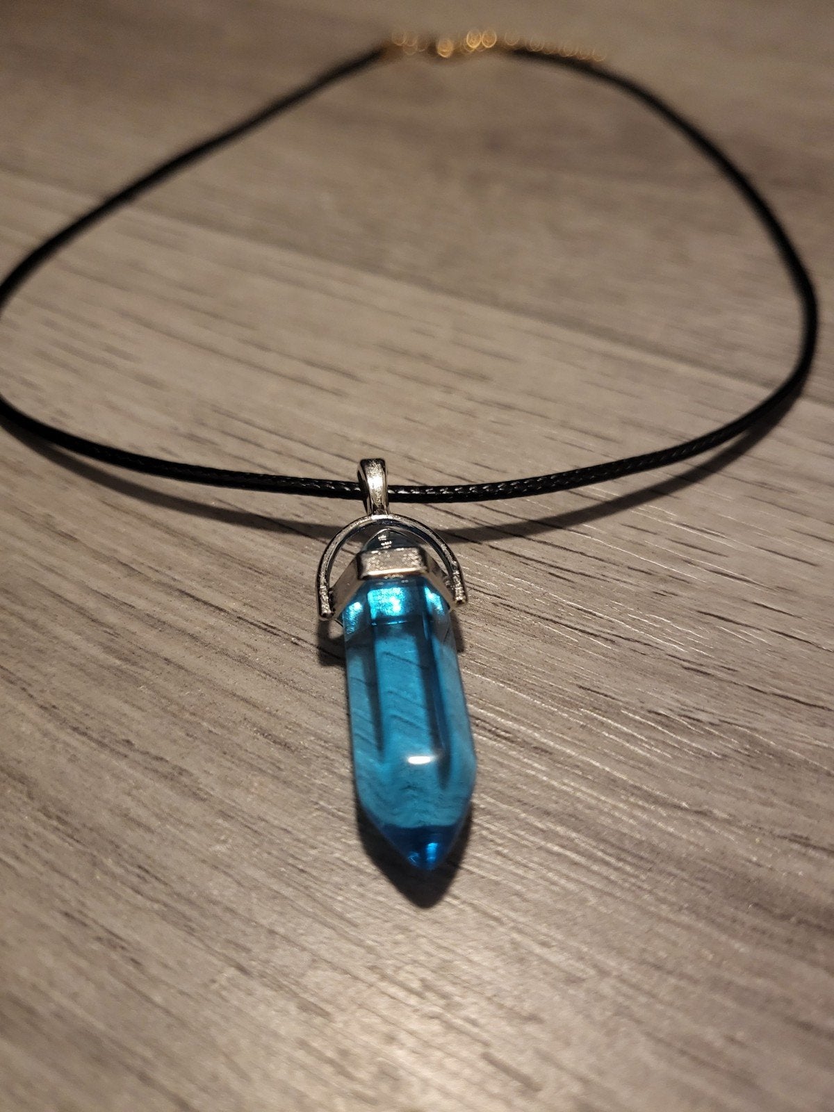 Nieuwe ketting met blauwe kristallen hanger, Overige materialen, Blauw, Nieuw, Ophalen of Verzenden