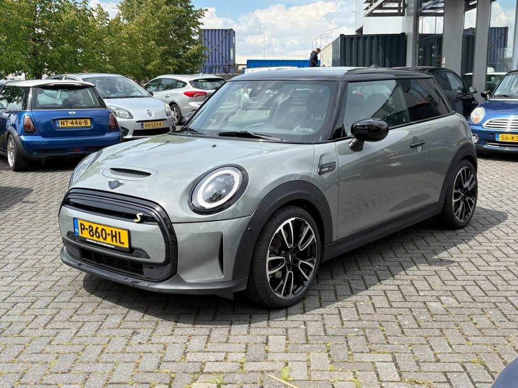 MINI Mini Electric Camden Plus Ed. (bj 2022, automaat), Auto's, Mini, Automaat, 0 cilinders, 4 stoelen, 180 min