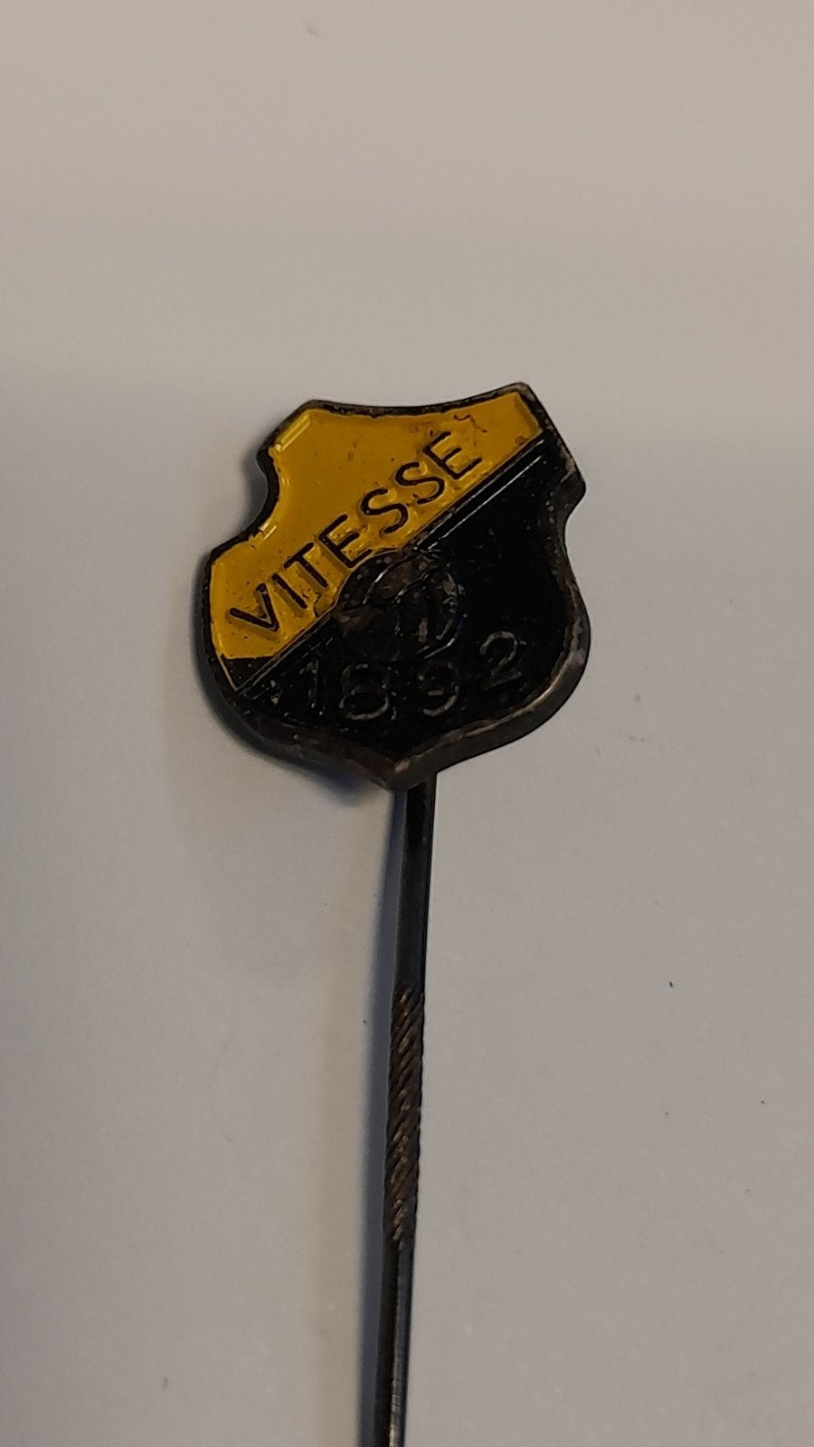 Vintage Vitesse Arnhem Speldje 1892, Verzamelen, Verzenden, Gebruikt