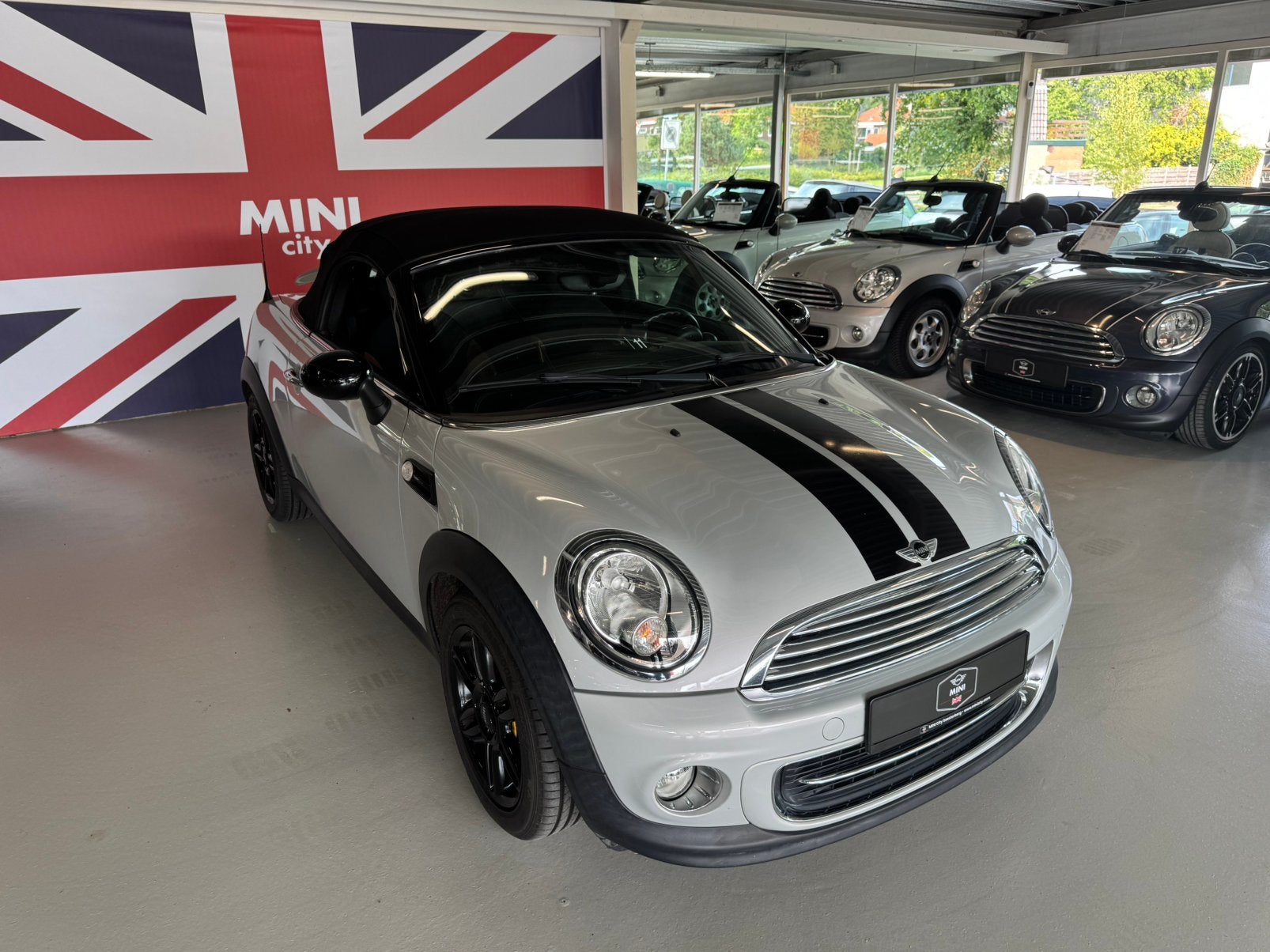 Mini 1.6 Cooper Roadster 2012 Grijs ( 6 MAANDEN GARANTIE ), Auto's, Voorwielaandrijving, 4 cilinders, Origineel Nederlands, Handgeschakeld