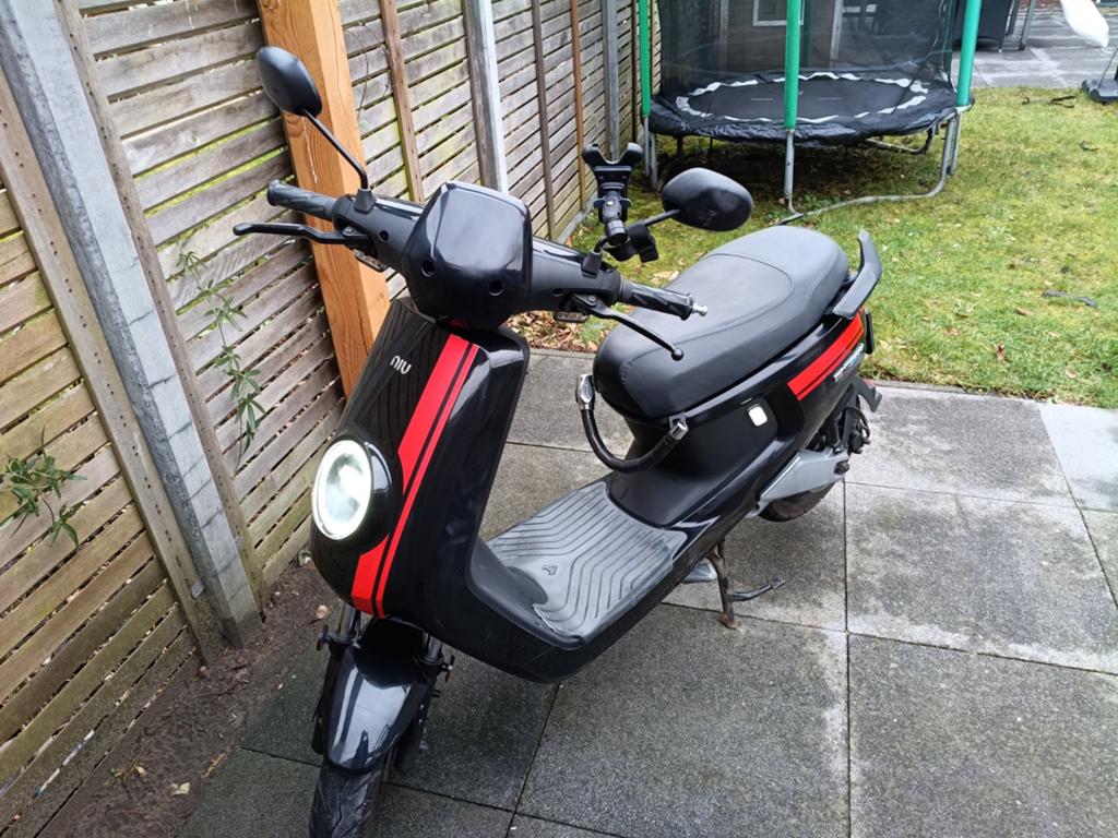 Niu M+ Sport elektrische scooter, zwart/rood, Fietsen en Brommers, Scooters | Overige merken, Ophalen, Maximaal 45 km/u, Elektrisch