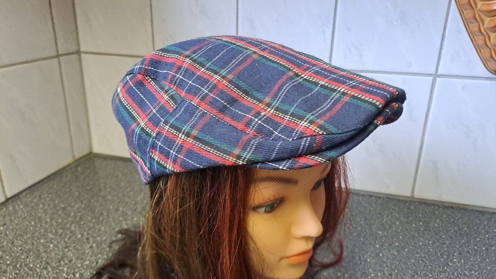 vintage geruite pet in Schotse stijl, Onbekend, Ophalen of Verzenden, Onbekend, Onbekend