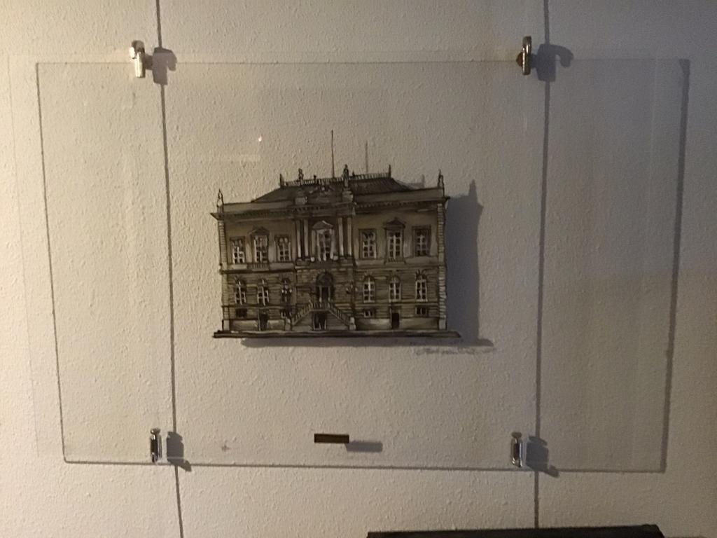 Stadhuis tilburg, Rob van Trier schilderij op plexi tilburg, Ophalen
