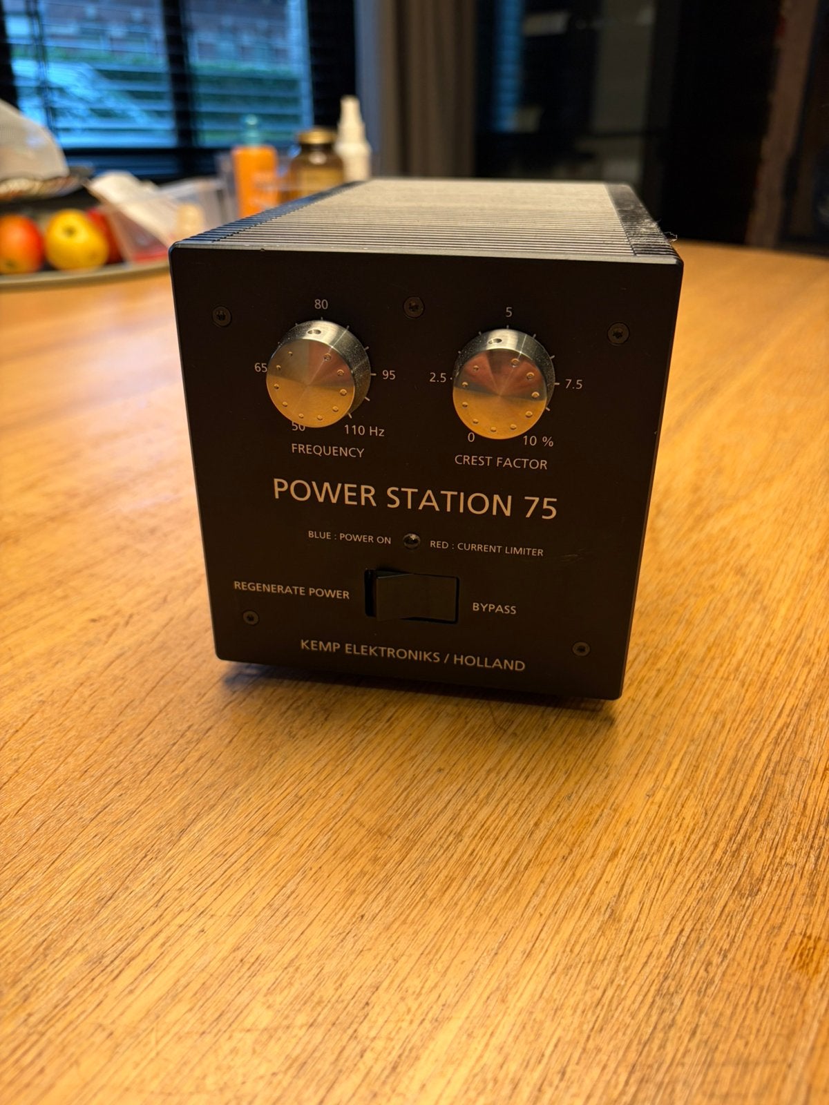 Kemp Elektroniks - Power Station 75 - Lichtnet generator, Overige merken, Ophalen of Verzenden, 60 tot 120 watt, Gebruikt