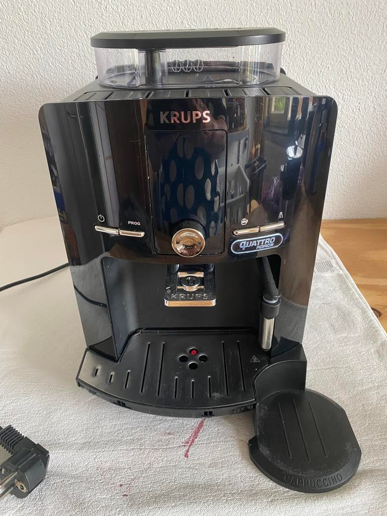 Krups bonen koffiezetapparaat, Witgoed en Apparatuur, Koffiezetapparaten, Koffiemachine, Zo goed als nieuw, Afneembaar waterreservoir