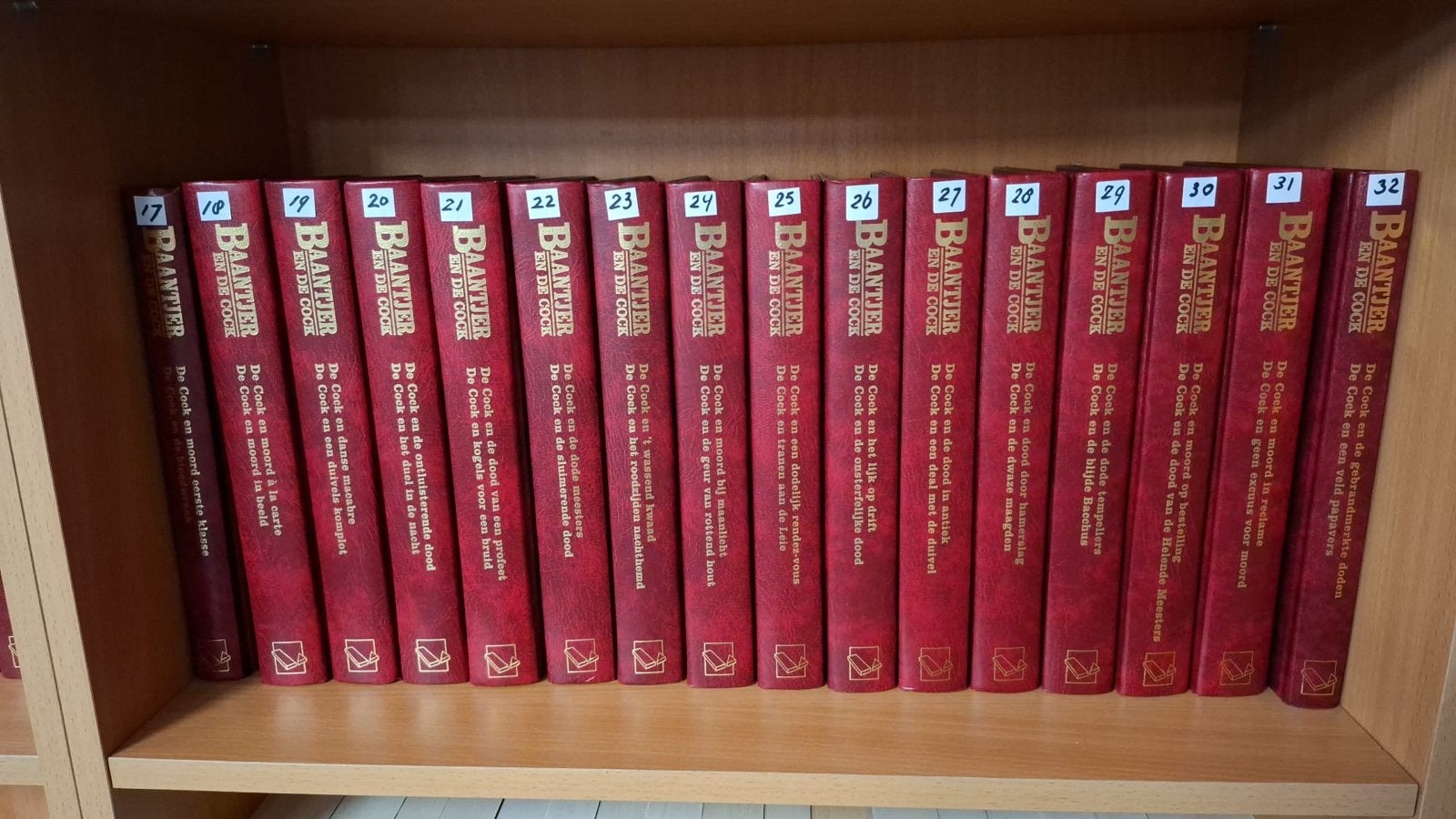Baantjer: 32 delen De Cock en ... (2 titels per boek), Ophalen of Verzenden, Gelezen, Tv-bewerking