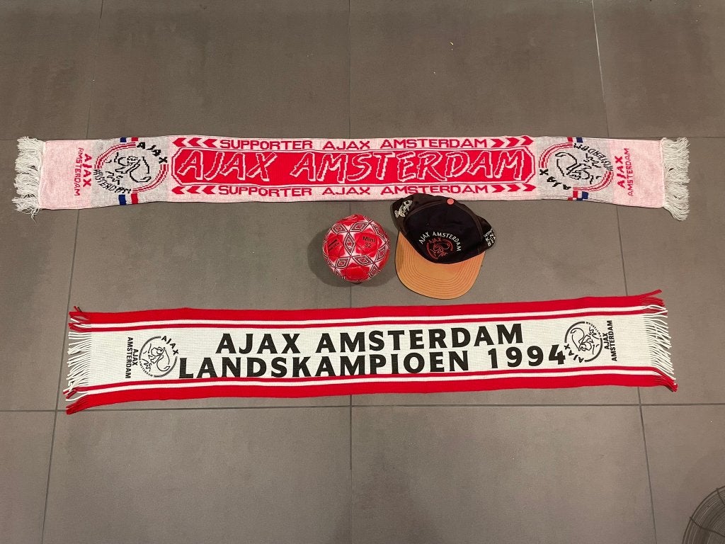 Ajax sjaals, mini bal en petje, Ophalen of Verzenden, Gebruikt, Ajax, Pet of Muts