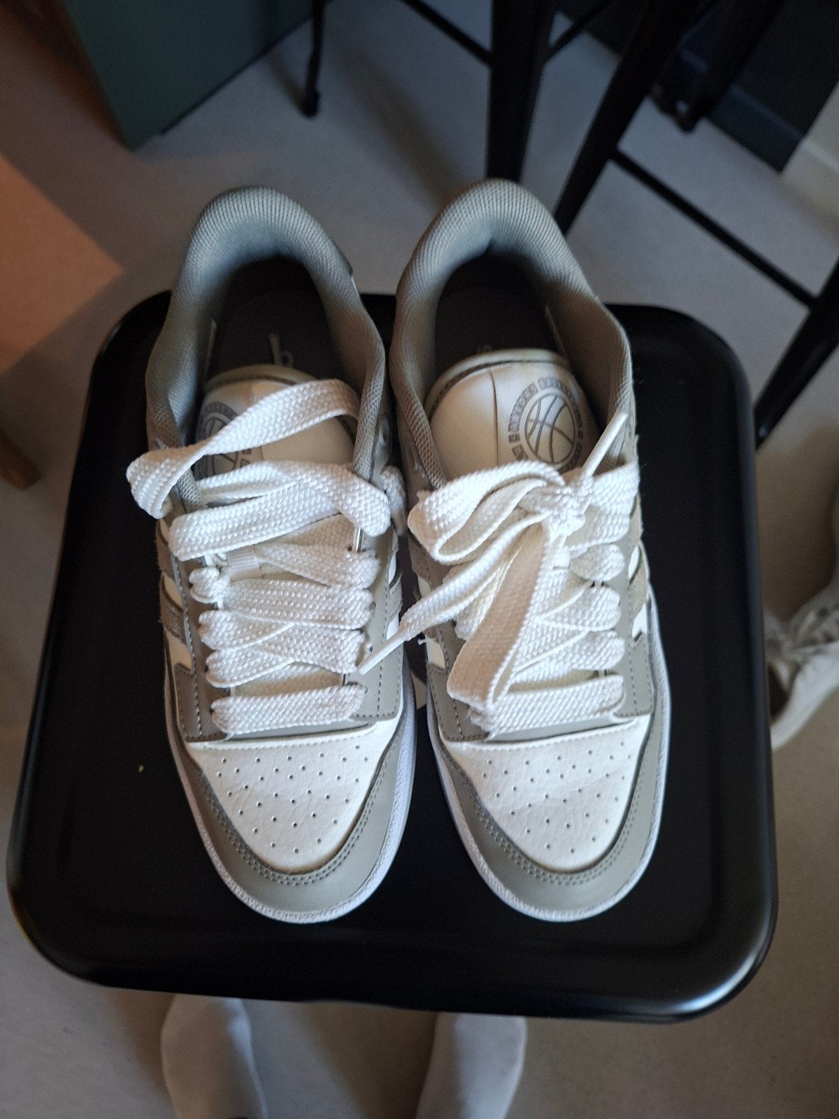 Adidas basketball sneakers maat 37,5  - Zo goed als nieuw, Kinderen en Baby's, Ophalen of Verzenden, Zo goed als nieuw