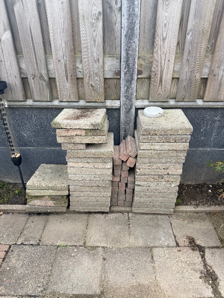 13 stuk, 30x30 betontegels en klinkertjes., Ophalen, Gebruikt, Beton, Terrastegels