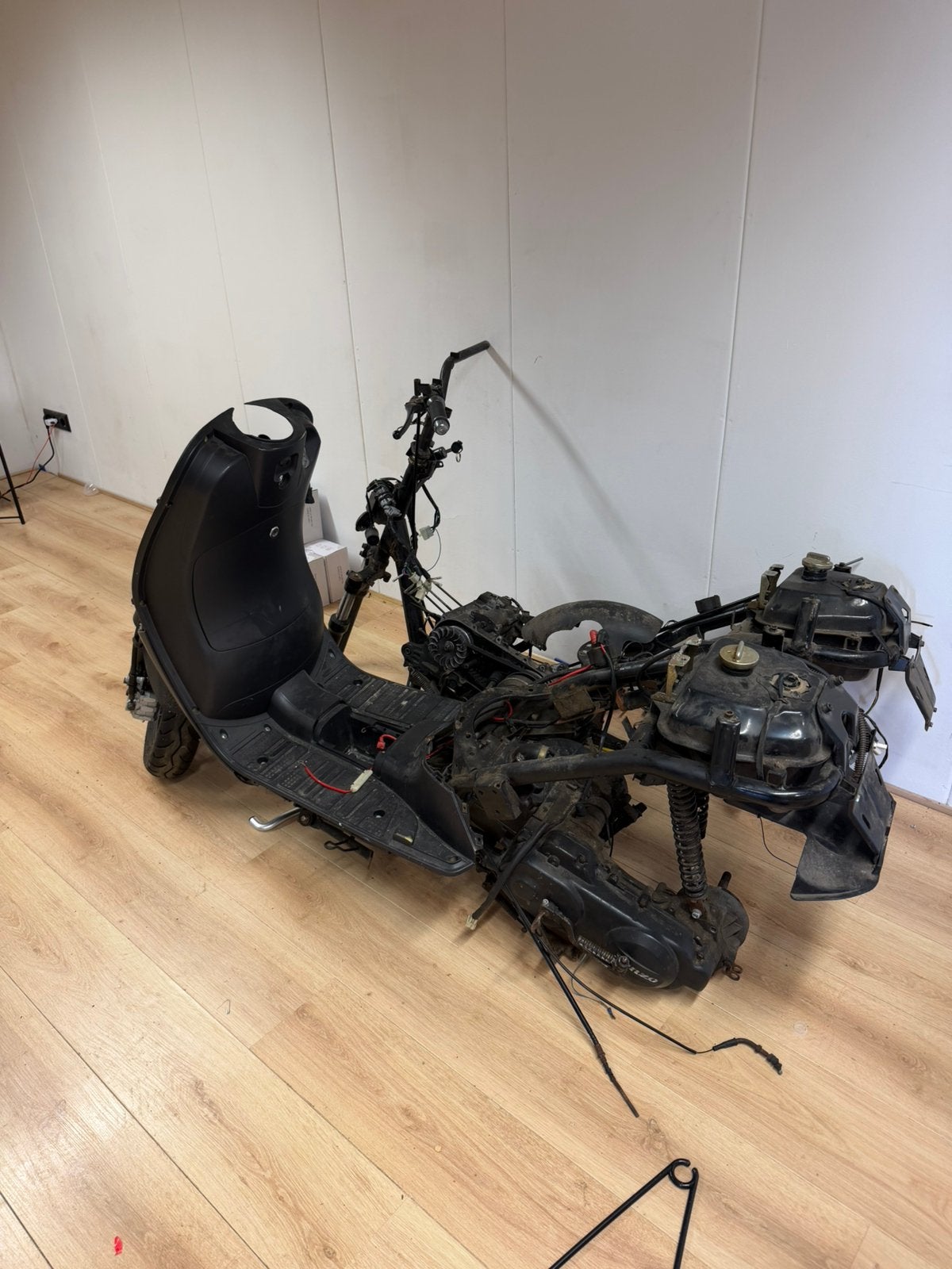 2x gy6 china scooter frames met diverse onderdelen erop., Fietsen en Brommers, Ophalen, Gebruikt, Overige typen, Overige merken