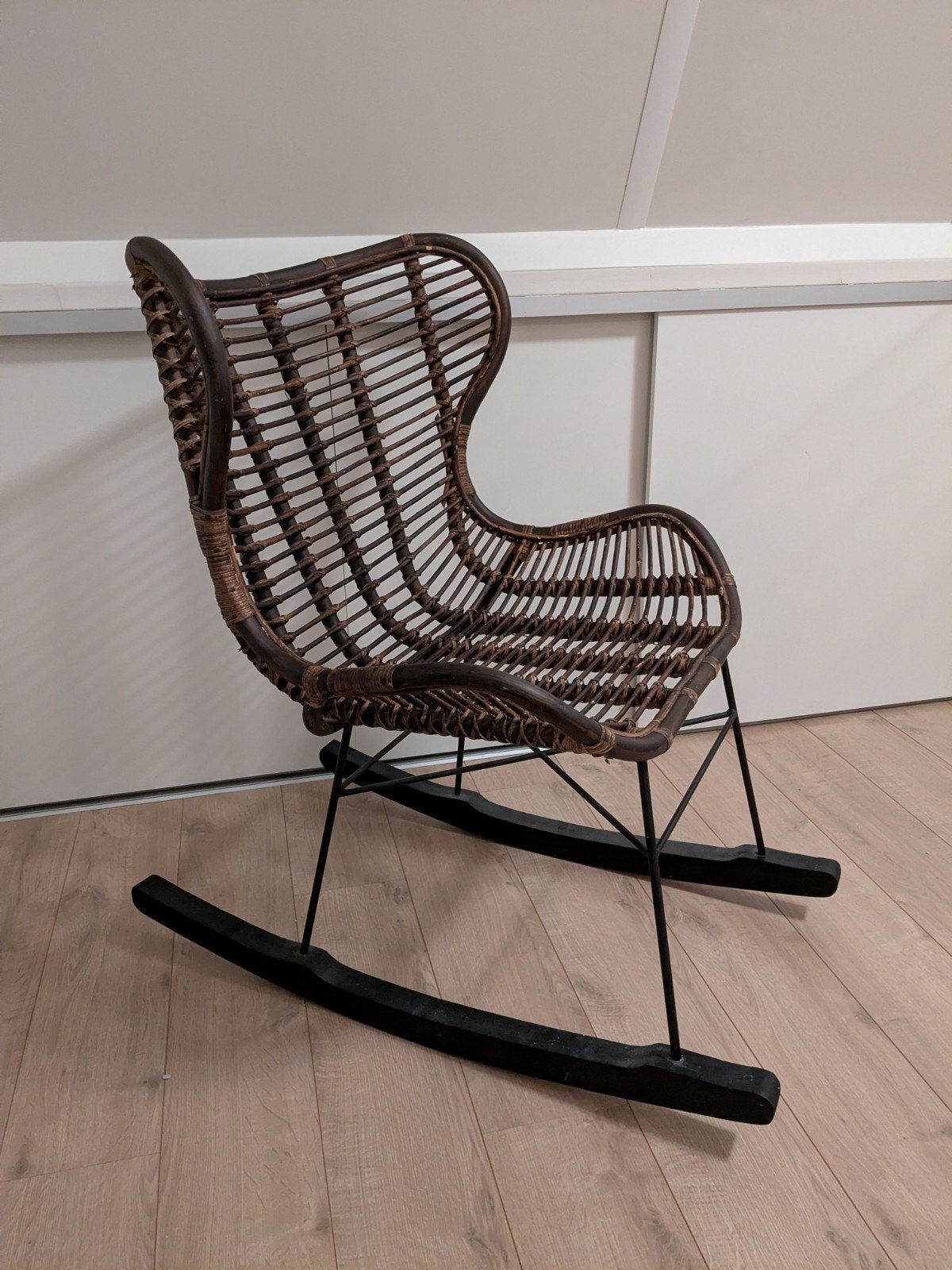 Rotan schommelstoel, Ophalen