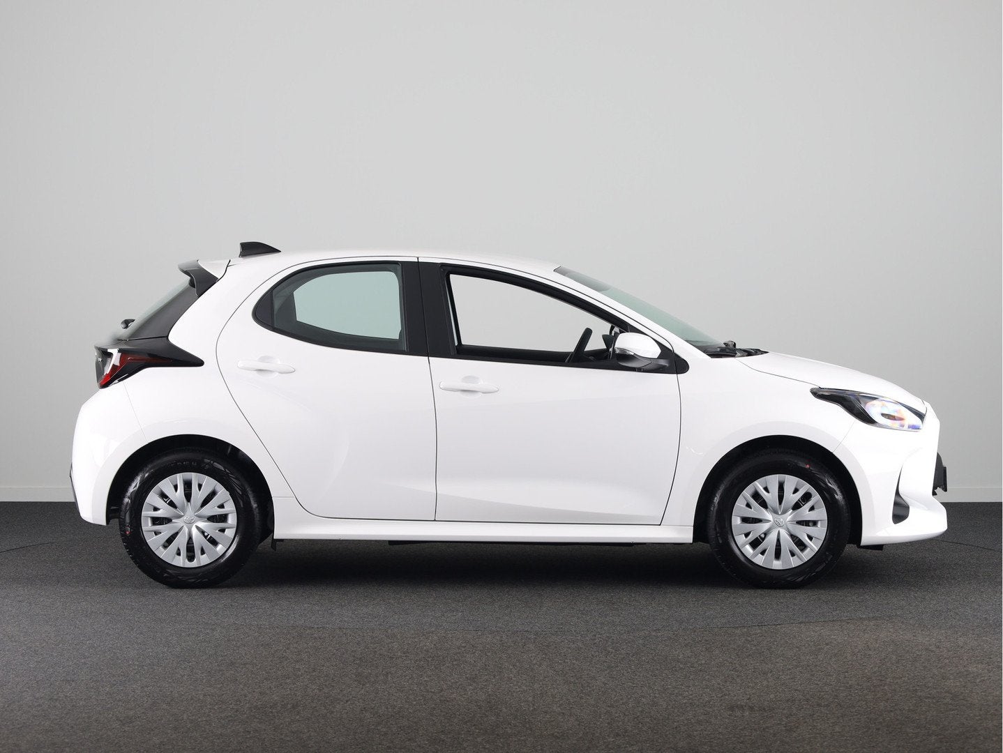 Toyota Yaris 1.5 Hybrid 115 Comfort Nu te BESTELLEN met 2000, 12 maanden, Stof, 116 pk, Wit