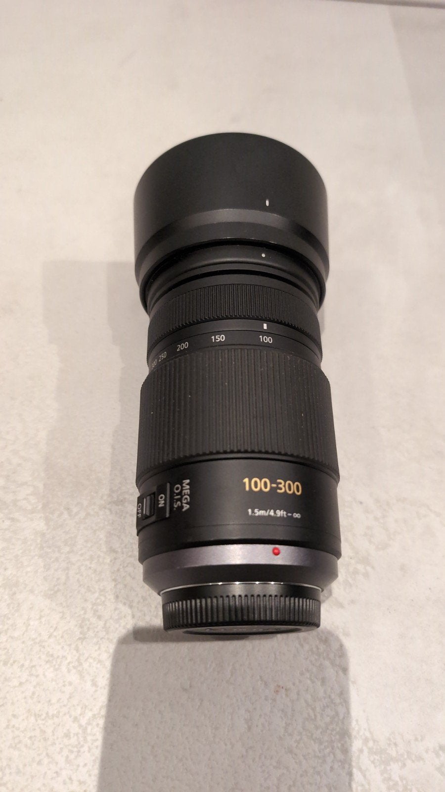 Panasonic H-FS 100 300mm F4-5.6 lens + zonnekap en tas, Micro Four Thirds, Zo goed als nieuw, Beschermhoes/tas, 300 mm