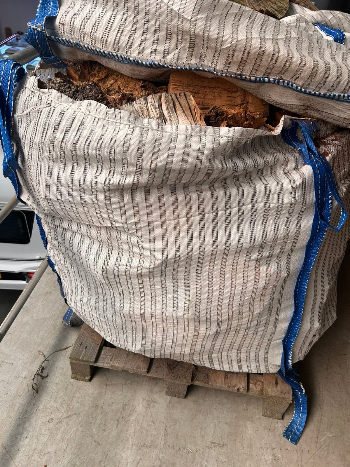 Big bag haardhout grof wilgenhout afhalen in Grou, Minder dan 3 m³, Ophalen, Overige houtsoorten, Blokken