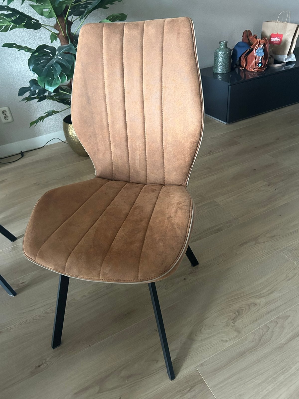 Foto 4 van Design eettafel met 8 stoelen - Zwart Amerikaans eiken