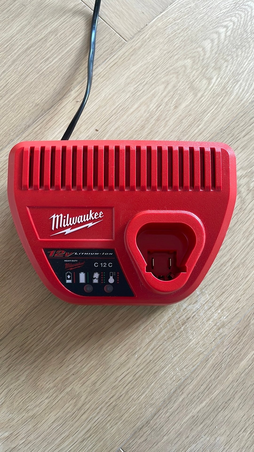 Milwaukee C12 C 12V Li-Ion Accu oplader m18 m12 gereedschap, Ophalen of Verzenden, Nieuw