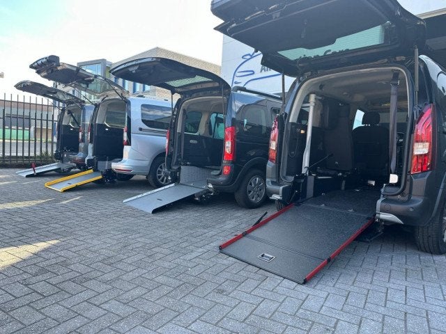 Fiat Doblò Rolstoelauto 3+1 - XL Bodemverlaging + Lier - 1e, Auto's, Voorwielaandrijving, Gebruikt, Met garantie (alle), 4 stoelen