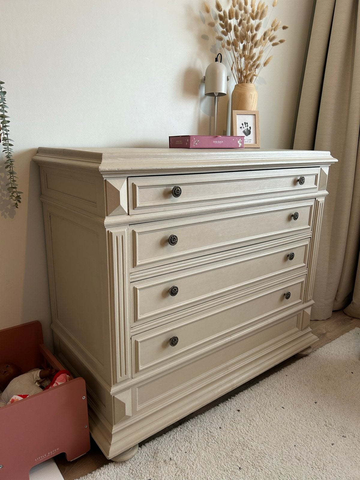 Kast / commode met 4 lades - beige, Kinderen en Baby's, Kinderkamer | Commodes en Kasten, Ophalen, Gebruikt, 50 tot 70 cm, 105 cm of meer