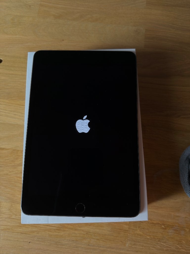 Foto 8 van Apple iPad mini 5 – 64GB – Space Grey – Met doos en lader