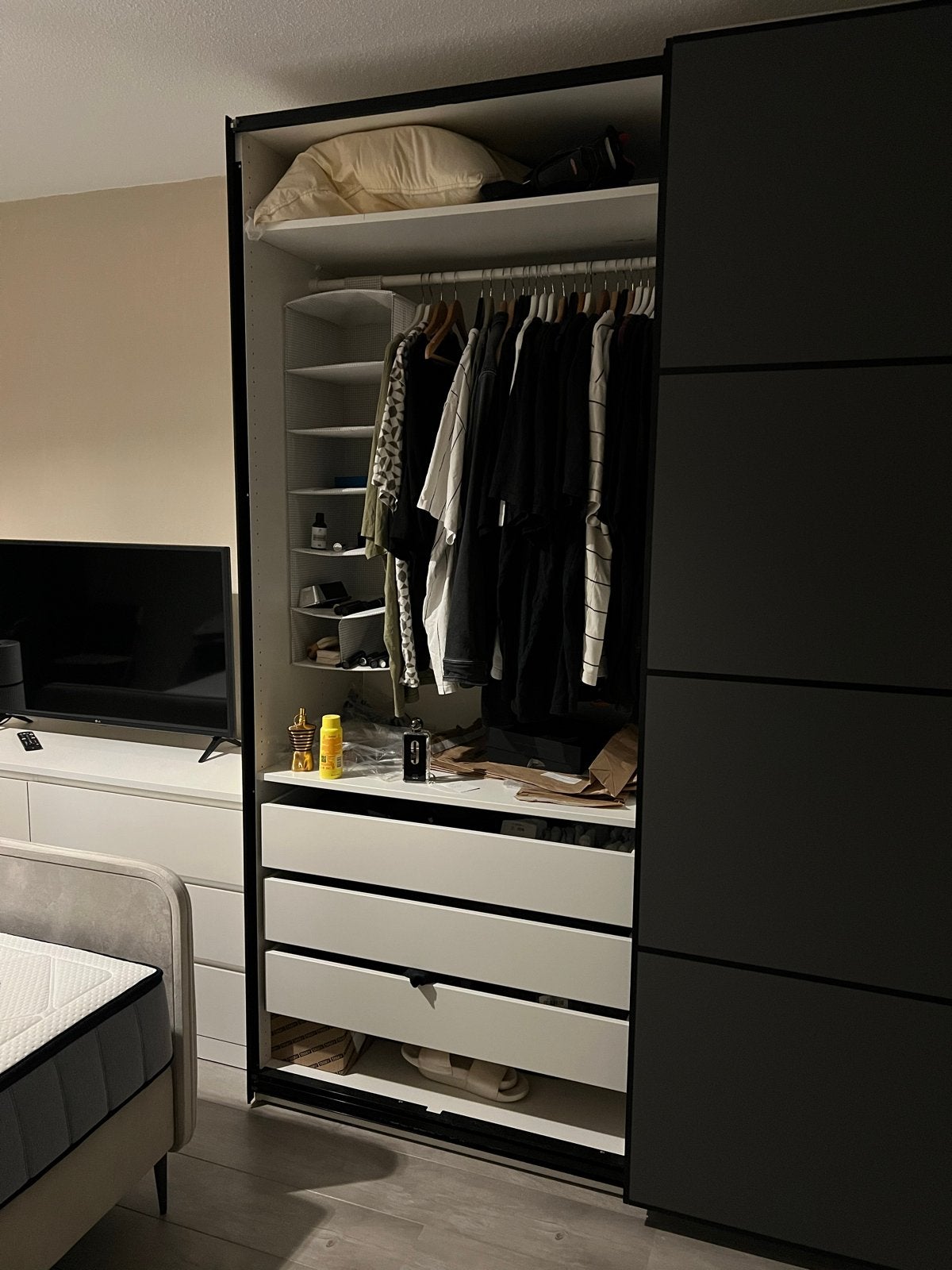 Ikea Pax kast met veel hangruimte en spiegeldeur, Huis en Inrichting, Kasten | Kledingkasten, Ophalen, Overige materialen, 200 cm of meer
