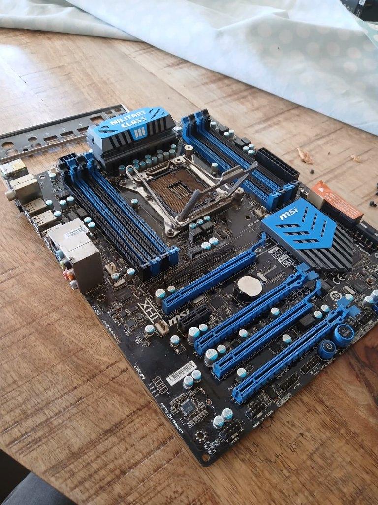 msi X79A-GD45 DEFECT, Computers en Software, Moederborden, Ophalen, DDR3, ATX, Niet werkend