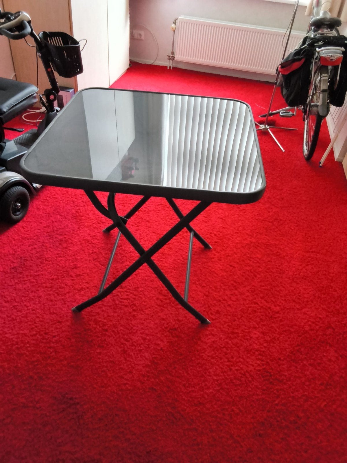 Uitklapbare tafel 70x70, grijs met glazen blad., Tuin en Terras, Ophalen, Zo goed als nieuw, Rechthoekig, Aluminium