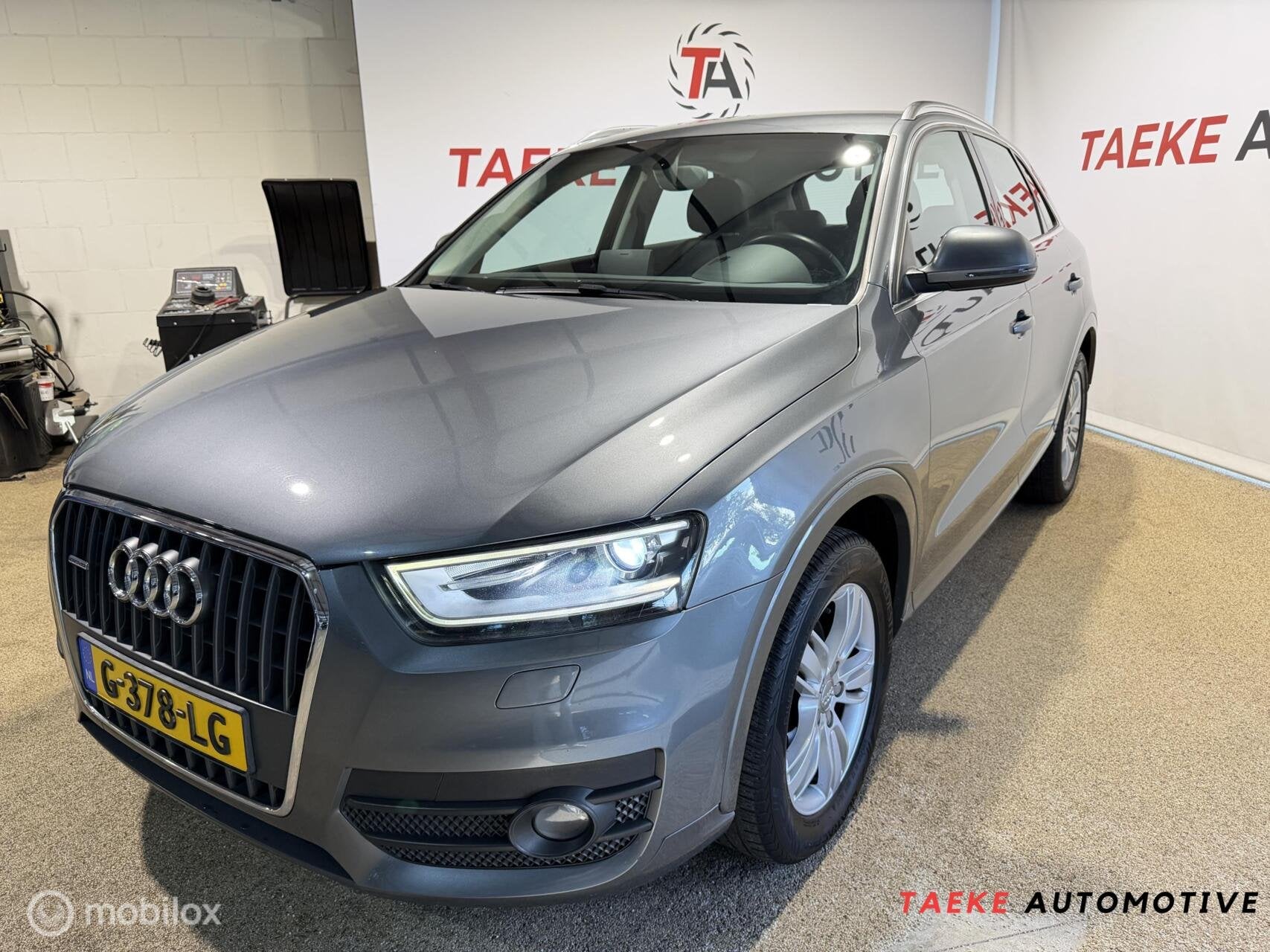 Audi Q3 2.0 TFSI quattro S Edition AUT/CLIMA/CRUISE/STOELVER, Auto's, Euro 5, Gebruikt, 4 cilinders, Bedrijf