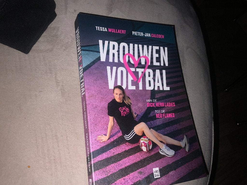 Vrouwenvoetbal: Van Dick, Kerr Ladies tot Red Flames, Ophalen of Verzenden, Zo goed als nieuw, Tessa Wullaert, Pieter-Jan Calcoen