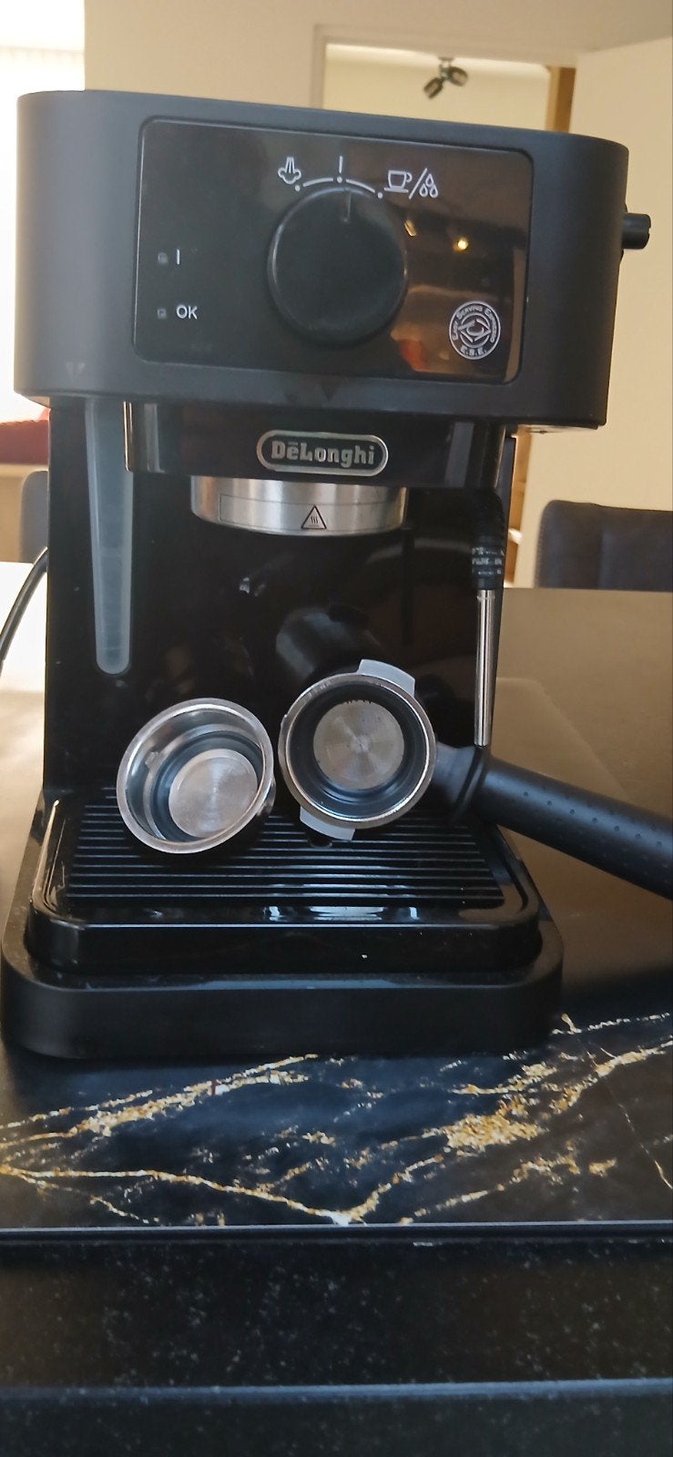 DēLonghi koffiezetapparaat - Zo goed als nieuw, Espresso apparaat, Gemalen koffie, Ophalen of Verzenden, Zo goed als nieuw