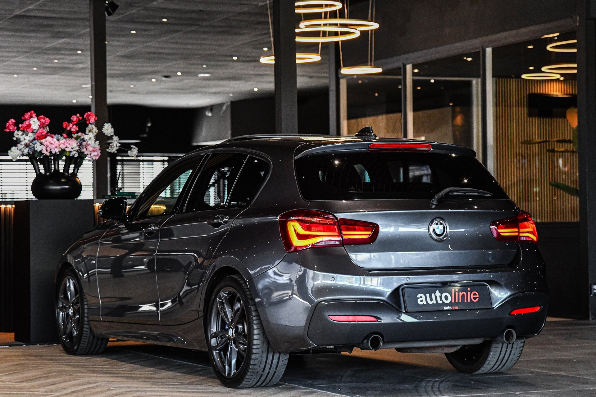 BMW 1-serie M140i High Executive, LCI2, Pano, Carbon, H.Kard, Auto's, Achterwielaandrijving, Gebruikt, 340 pk, 6 cilinders