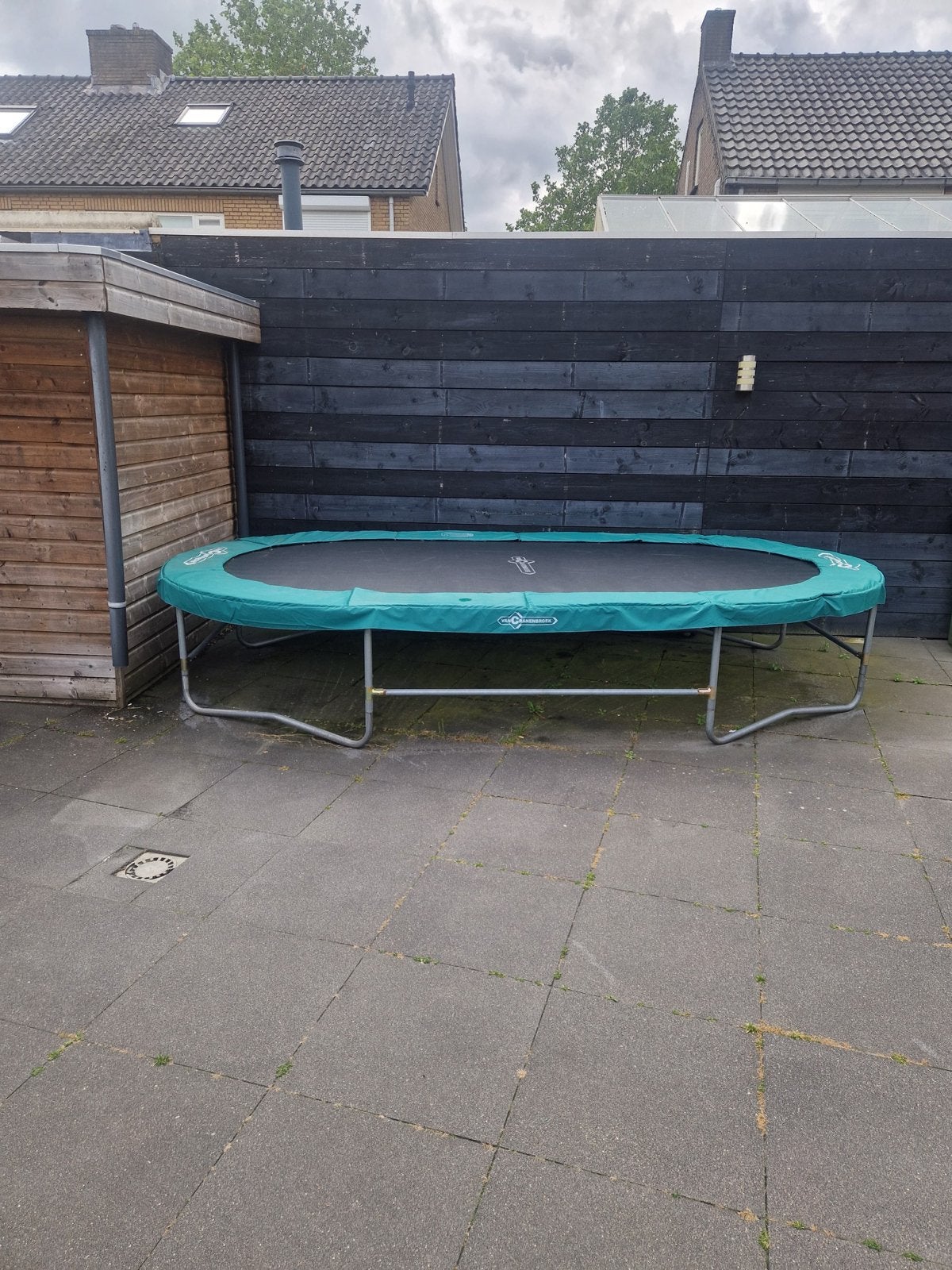 Ovale trampoline 4,20 x 2,45 m - Gebruikt met kleine beschad, Kinderen en Baby's, Speelgoed | Buiten | Trampolines, Ophalen