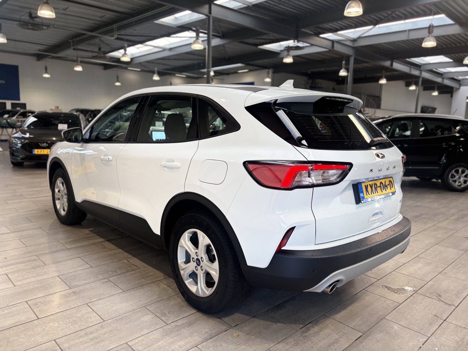 Foto 2 van Ford Kuga 2.5 PHEV Cool & Connect | Winter Pack | Navi | Cli