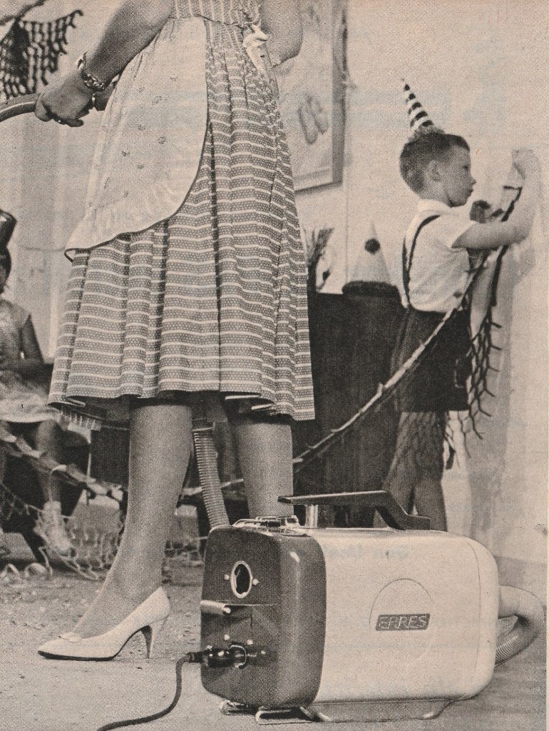 Retro reclame 1958 Erres Jumbo jongetje met stofzuiger, Verzamelen, Verzenden, Overige typen