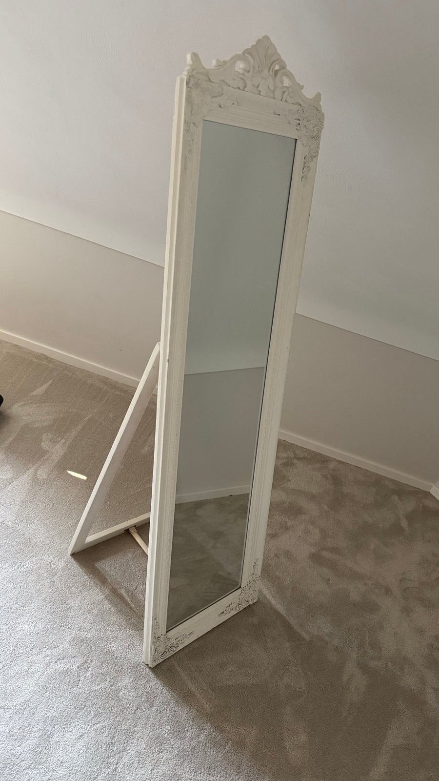Antieke passpiegel met sierlijke lijst - Wit, Huis en Inrichting, Woonaccessoires | Spiegels, Ophalen, Minder dan 50 cm, Gebruikt