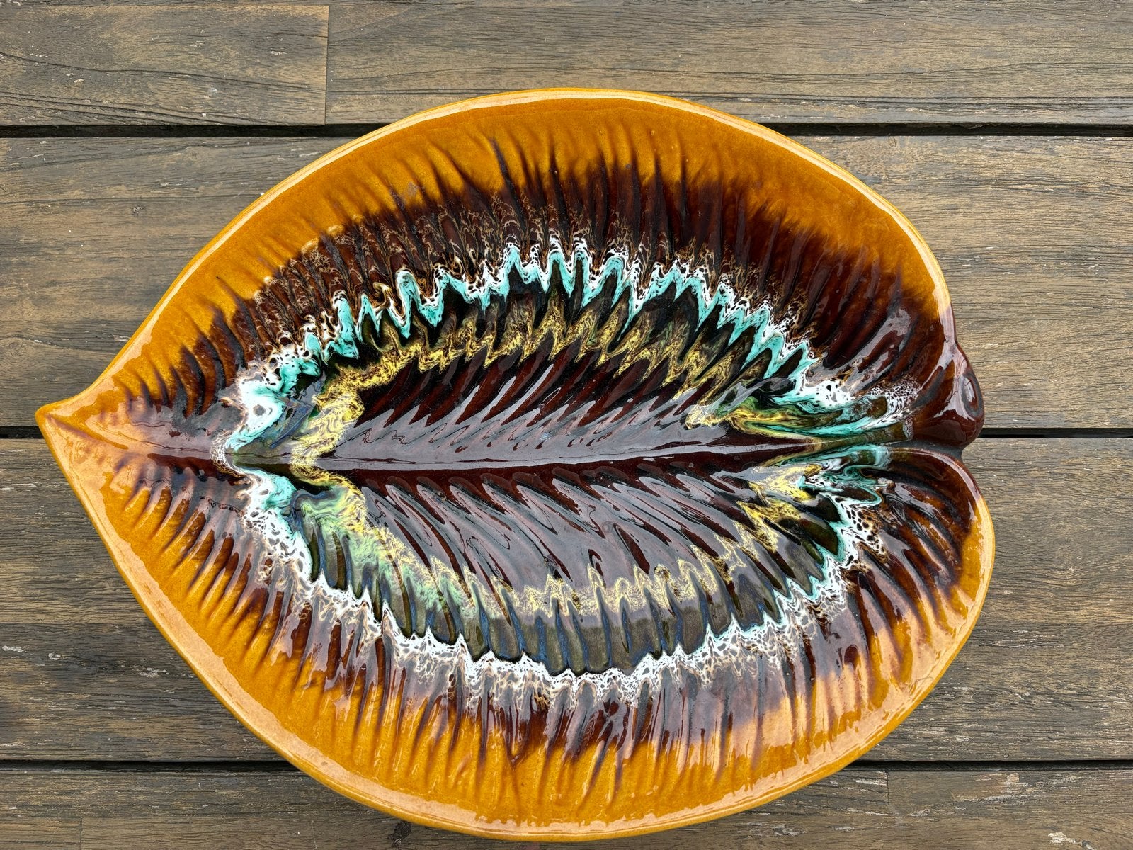 Vallauris Blad schaal - Bruin met turquoise accenten, Antiek en Kunst, Ophalen of Verzenden