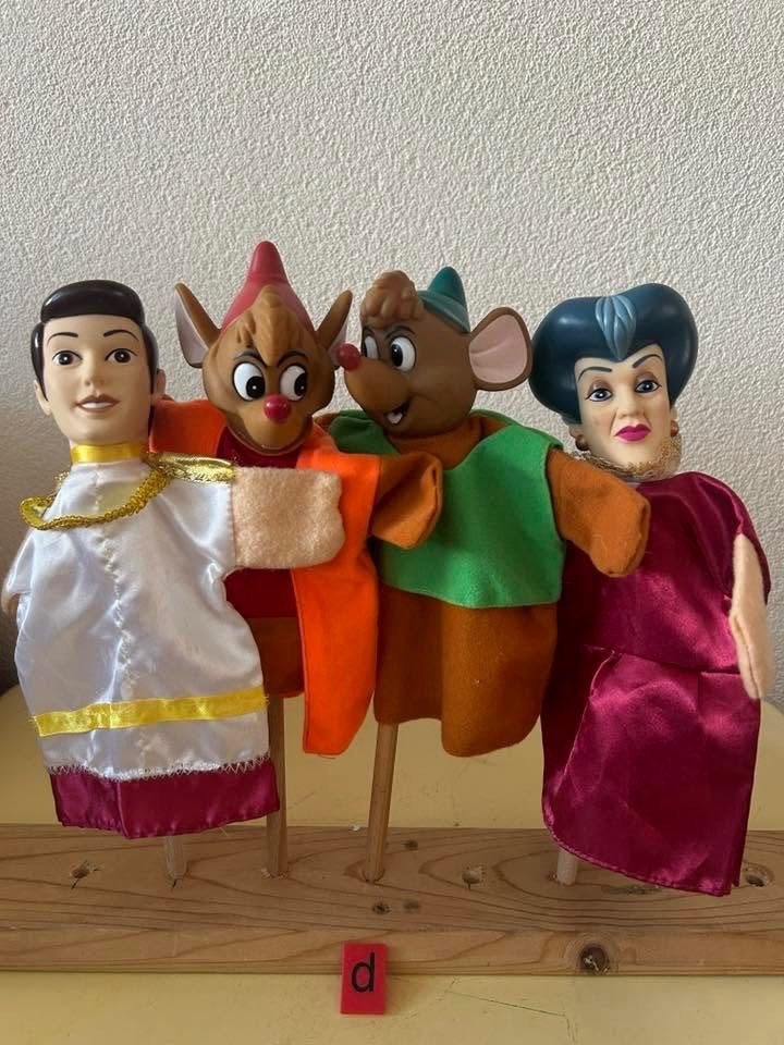 Vintage handpoppen Assepoester AH 2005 set van 4 stuks, Verzamelen, Disney, Gebruikt, Beeldje of Figuurtje, Assepoester of Belle