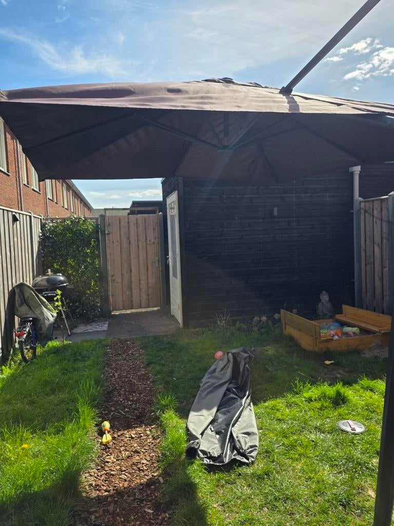 Stevige Zweefparasol 2,5x3m Aluminium 360 Draaibaar + Hoes, Ophalen, 2 tot 3 meter, Zweefparasol, Verstelbaar