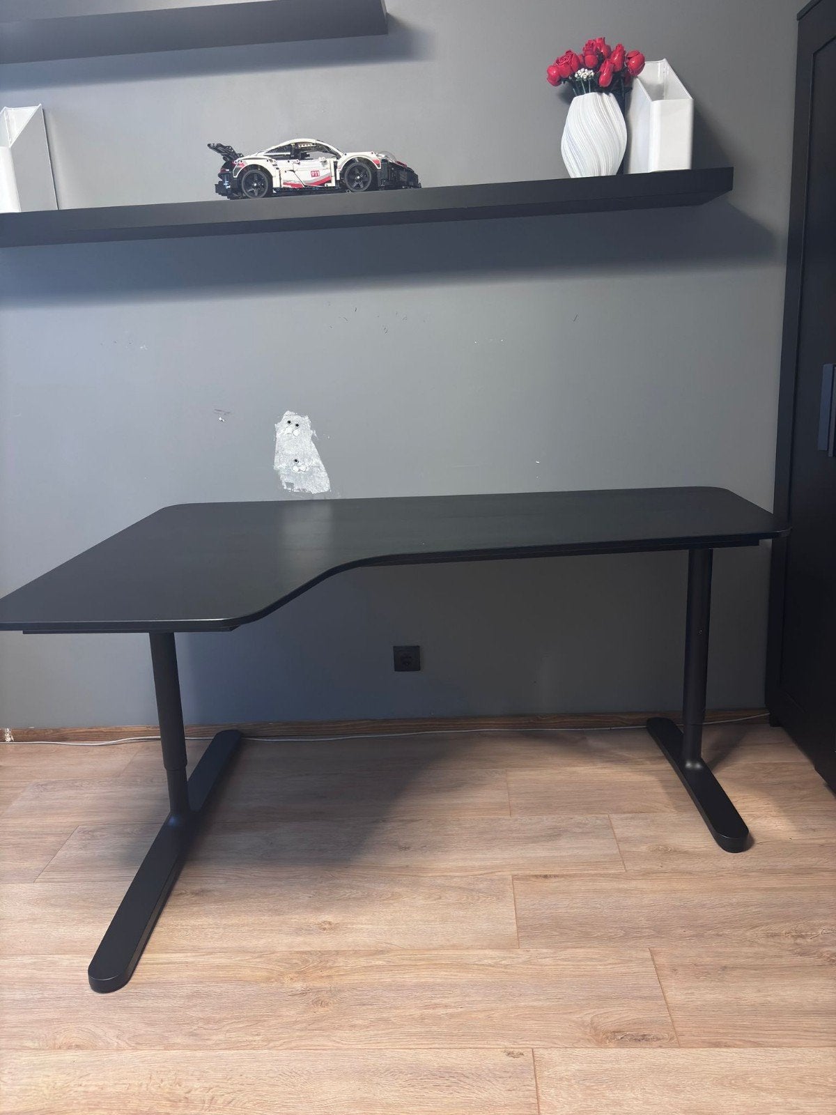 IKEA BEKANT Hoekbureau zwart (160 cm) + 2 bijpassende wandpl, Huis en Inrichting, Bureaus, Ophalen, In hoogte verstelbaar