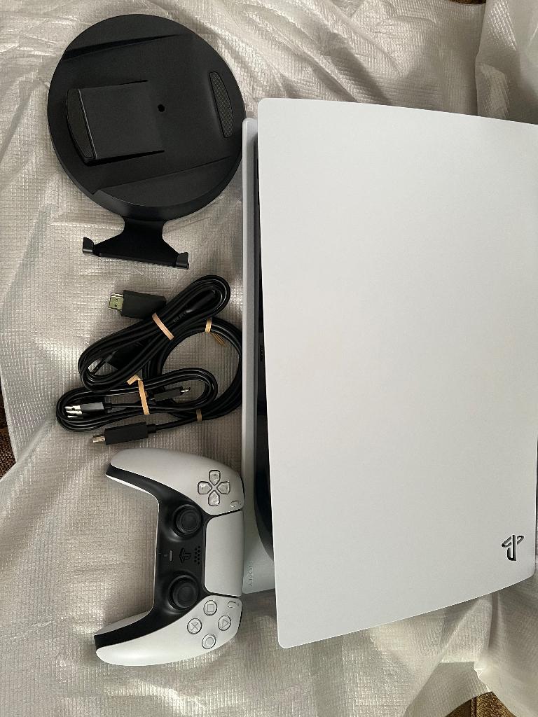 PS5 Digital 2 controllers and 144hz monitor, Ophalen, Zo goed als nieuw, Playstation 5 Digital