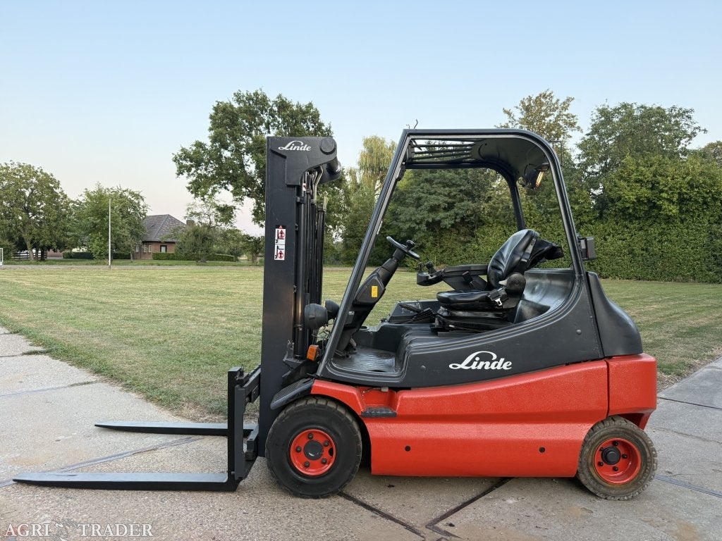 Linde E30/03 S triplex freelift Sideshift 3900uur BJ2009, Zakelijke goederen, Machines en Bouw | Heftrucks en Intern transport