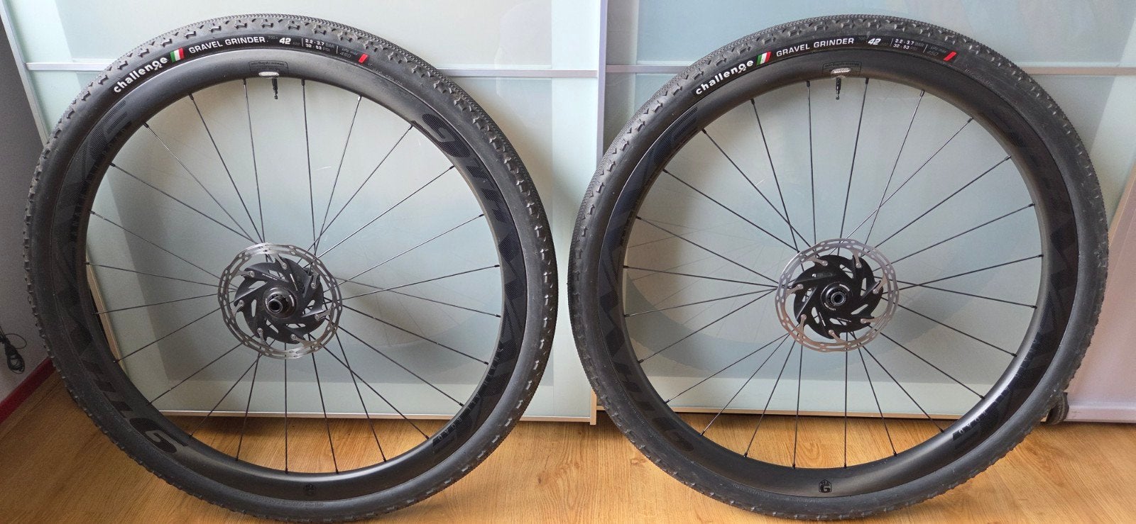 9thwave Anath gravel wielset met banden en remschijven, Fietsen en Brommers, Zo goed als nieuw, Gravelbike, 9thwave, Carbon