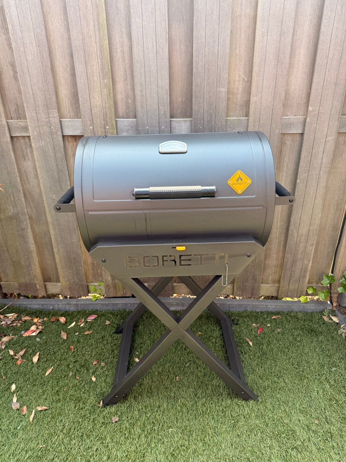 Boretti Fratello 2.0 Houtskool BBQ met starter en hoes, Tuin en Terras, Ophalen, Zo goed als nieuw, Met accessoires