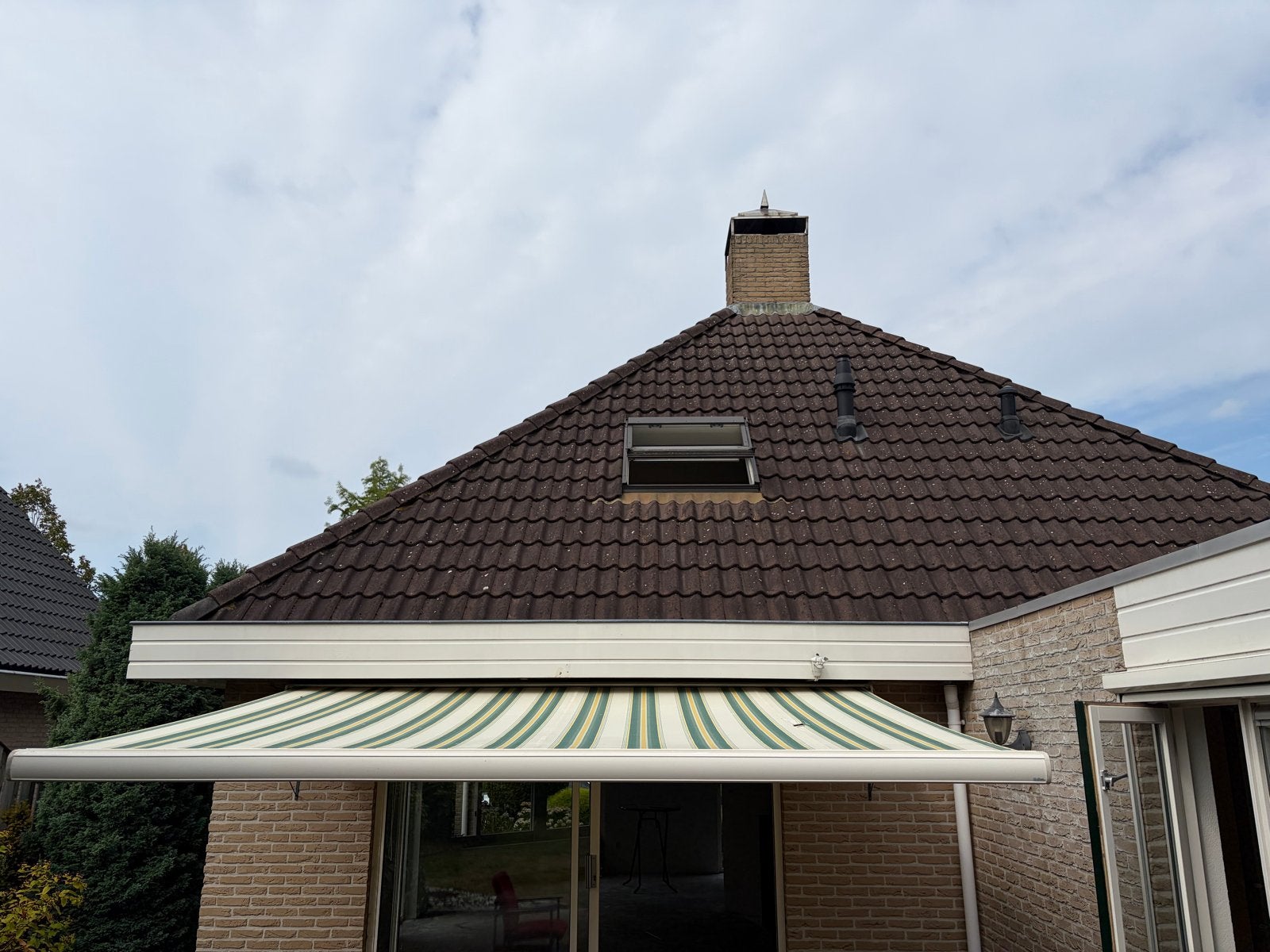 Zonnescherm met beschadigd doek - ideaal voor onderdelen, Ophalen, Gebruikt, Elektrisch, 150 tot 300 cm