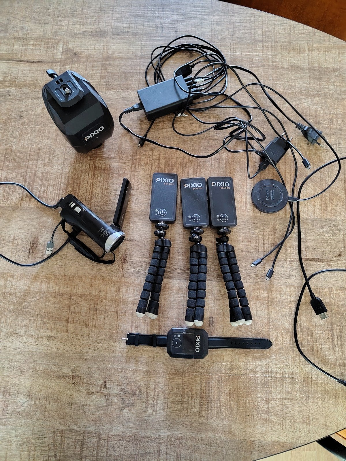 Pixio Auto-Follow Camera Robot met Beacons en Accessoires