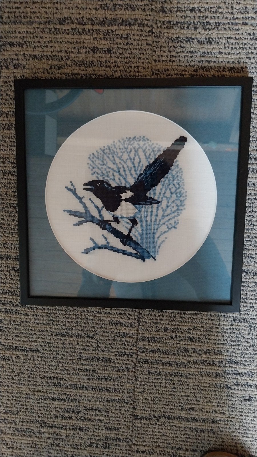 leuk  schilderijtje, afb. geborduurde ekster, Ophalen, Minder dan 50 cm, Oorspronkelijke maker, Zo goed als nieuw