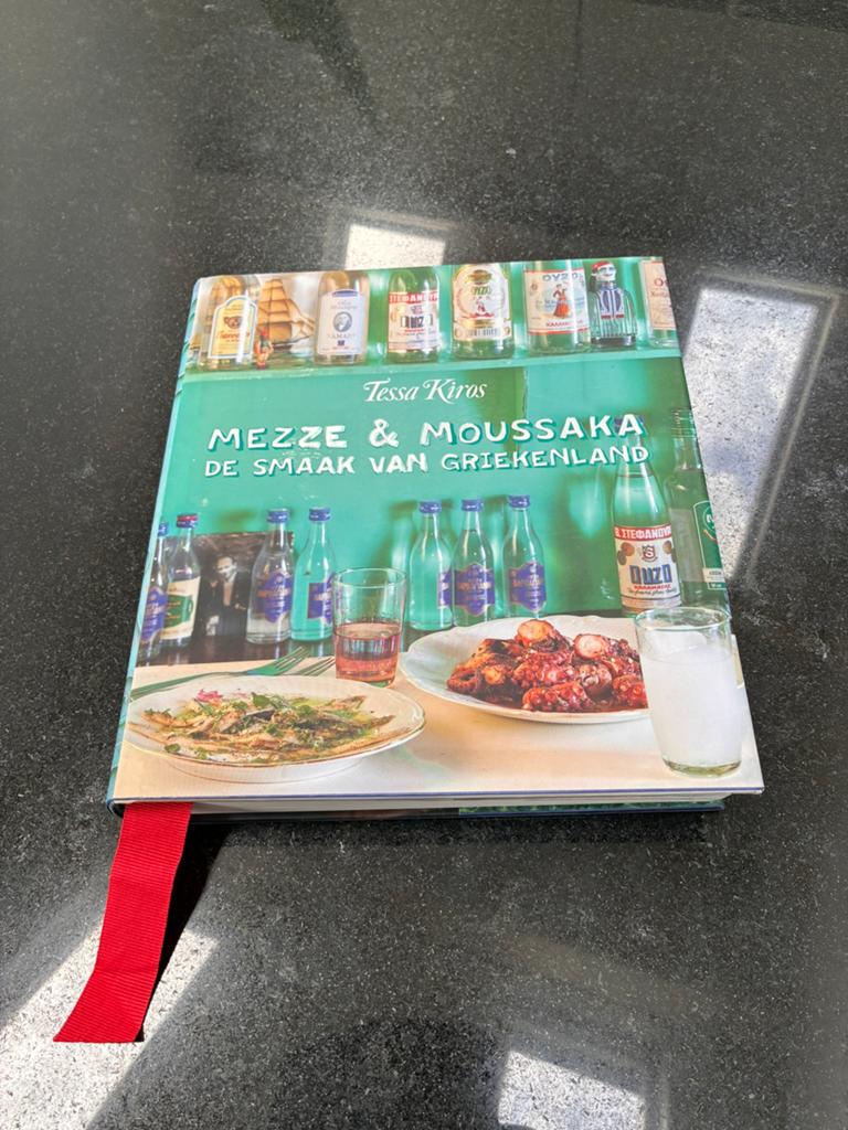 Kookboek Mezze en moussaka van Tessa Kiros, Ophalen of Verzenden, Zo goed als nieuw