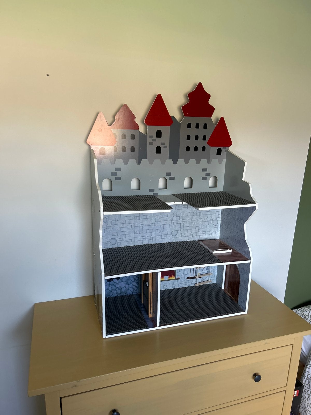 Groot poppenhuis omgebouwd tot Lego kasteel, Ophalen, Gebruikt, Overige merken