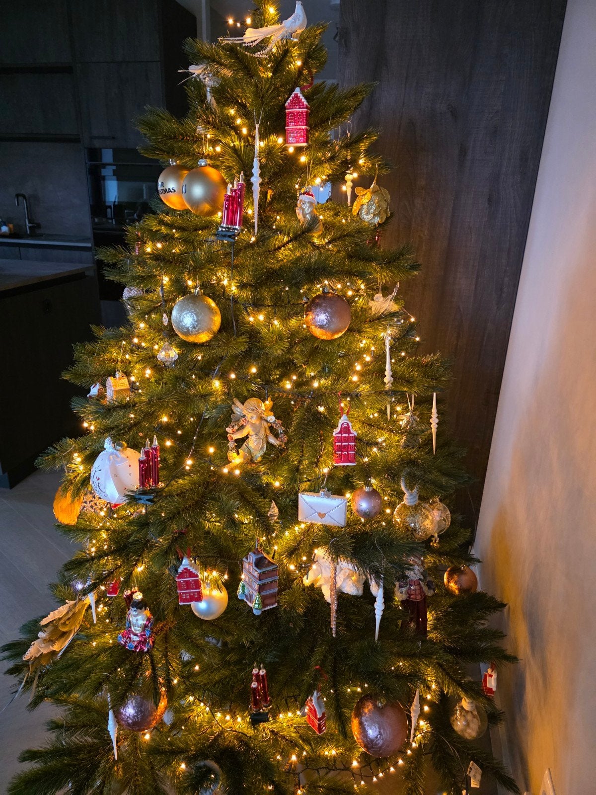 Mooie Triumph kunstkerstboom met versiering!, Diversen, Ophalen, Zo goed als nieuw